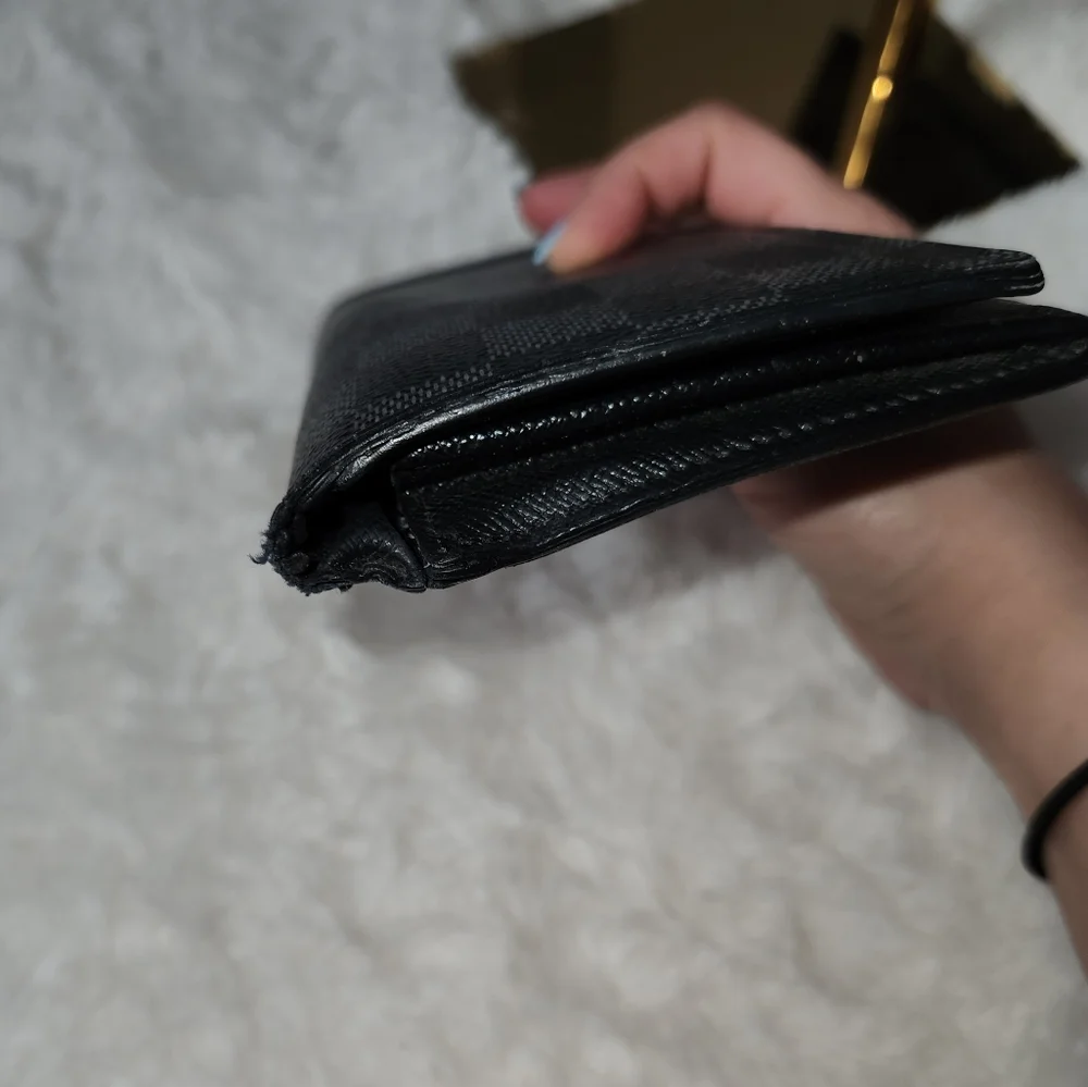 LOUIS VUITTON Portefeuille Brazza Long Wallet Damier Graphite w/ flaws